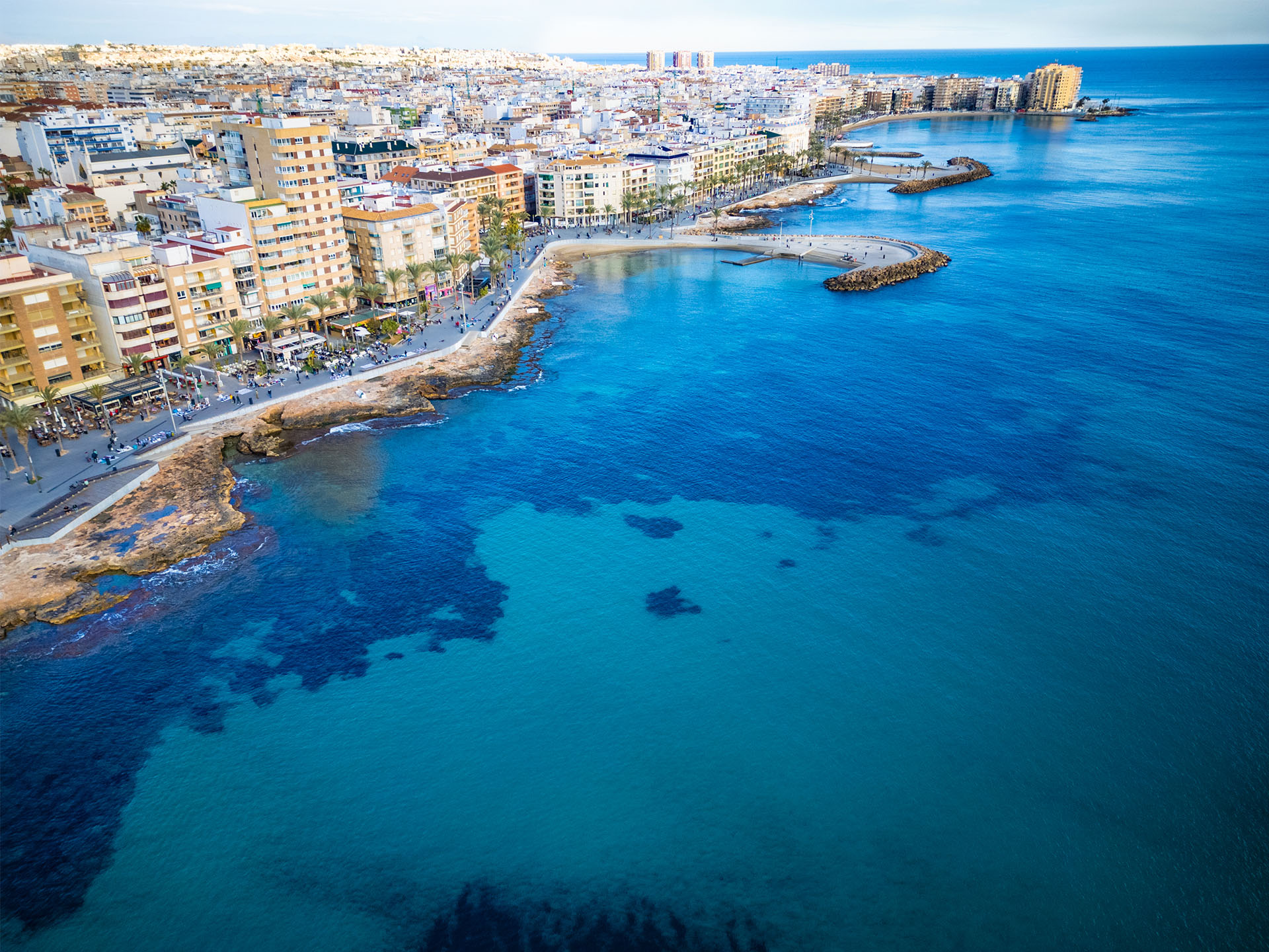 Zonas de baño del paseo Juan Aparicio en Torrevieja