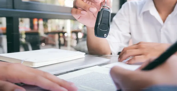 Alquiler de coches y bicicletas, como desplazarse